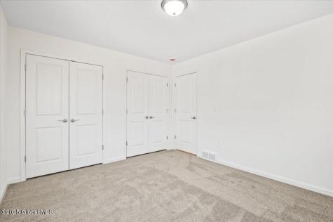 97 Lakepointe Way Saratoga Springs NY 12866