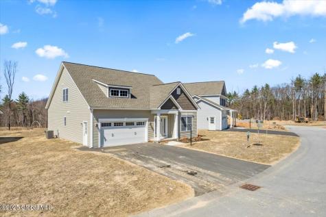 97 Lakepointe Way Saratoga Springs NY 12866