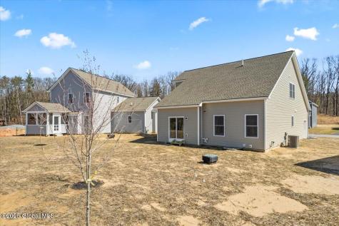 97 Lakepointe Way Saratoga Springs NY 12866