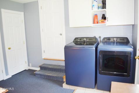 3008-3010 Sunset Lane Schenectady NY 12303