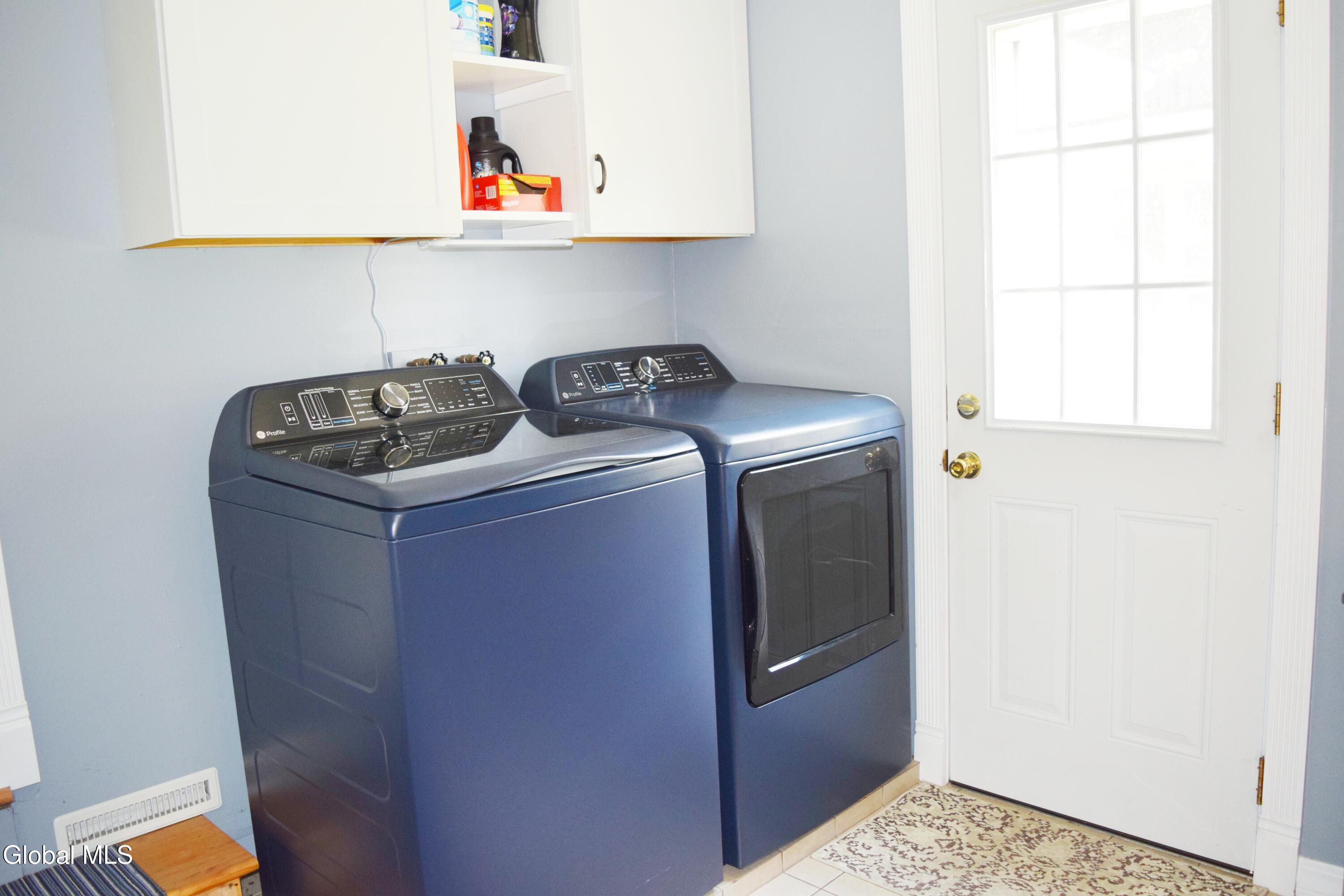 3008-3010 Sunset Lane Schenectady NY 12303