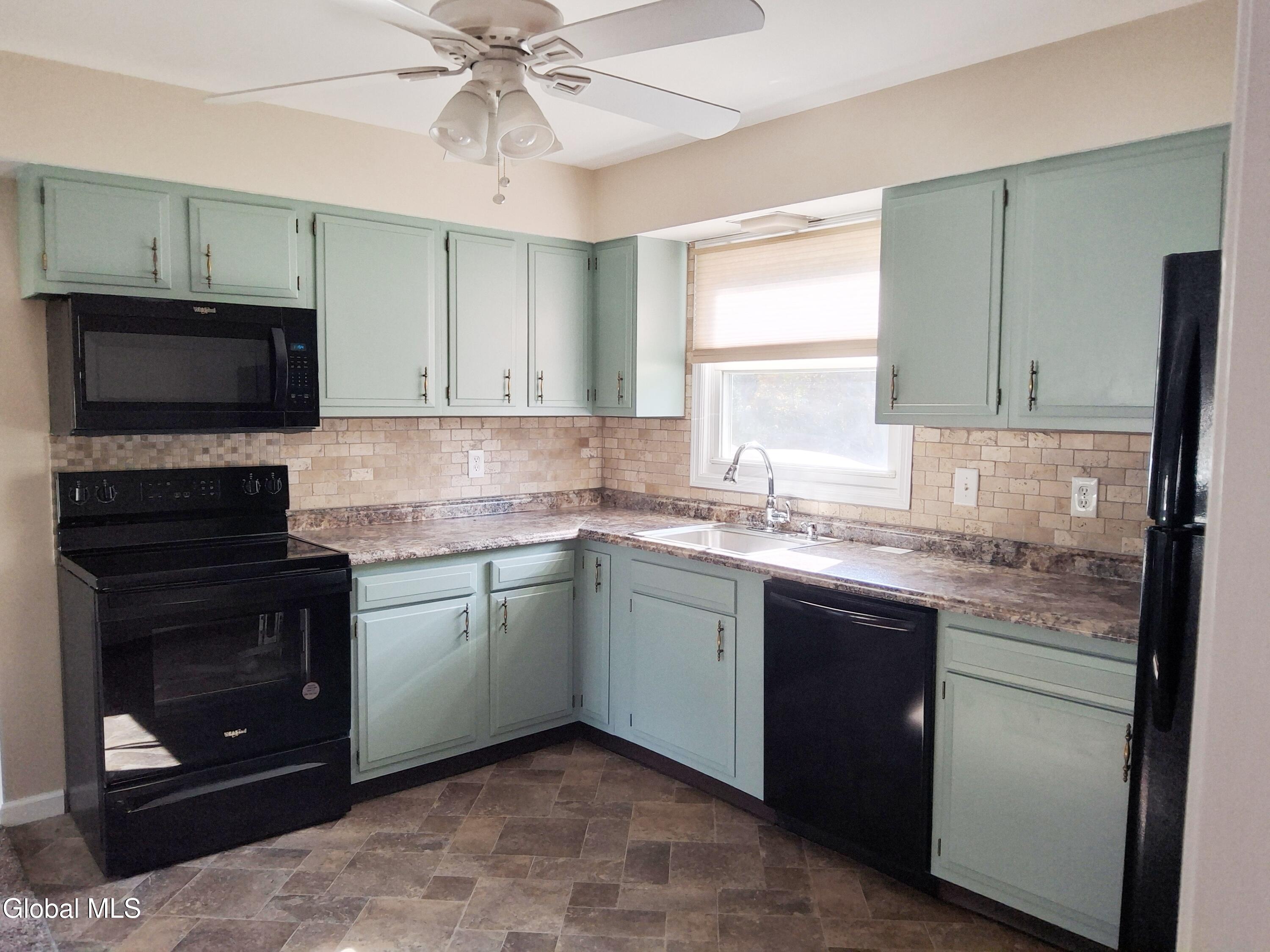 3008-3010 Sunset Lane Schenectady NY 12303