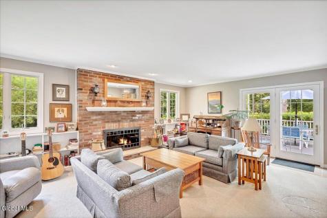 6 Nott Road Guilderland NY 12084