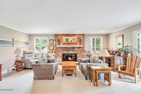 6 Nott Road Guilderland NY 12084