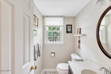 6 Nott Road Guilderland NY 12084