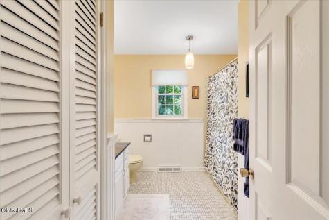6 Nott Road Guilderland NY 12084