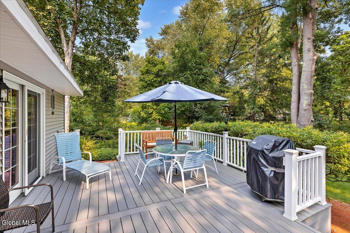 6 Nott Road Guilderland NY 12084