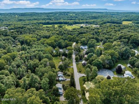 6 Nott Road Guilderland NY 12084