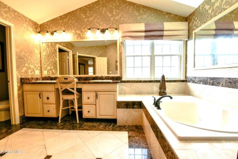 72 Stone Crest Drive Halfmoon NY 12118