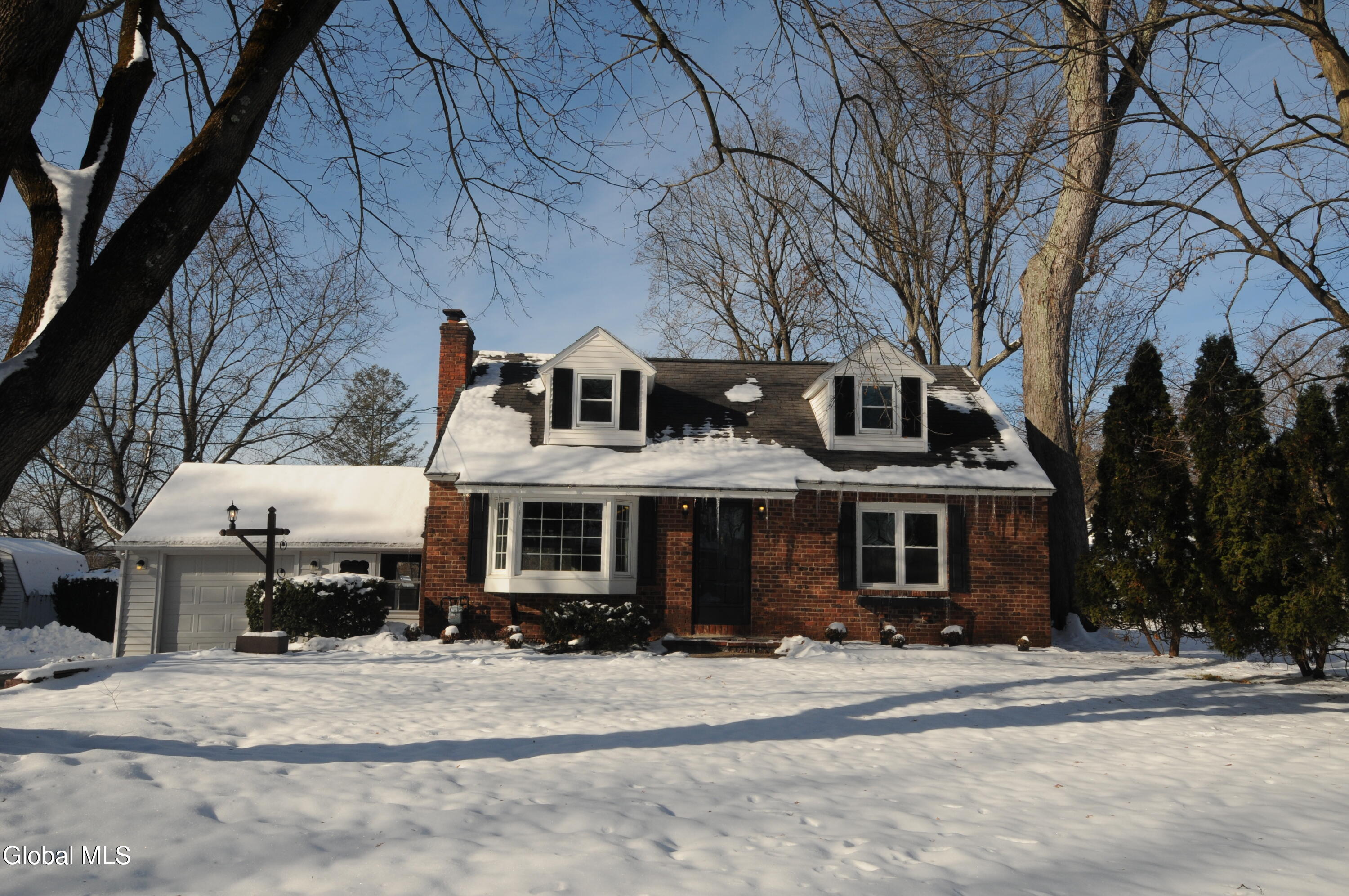 2 Arden Road Glenville NY 12302