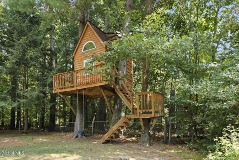 4 Treehouse Lane Queensbury NY 12804