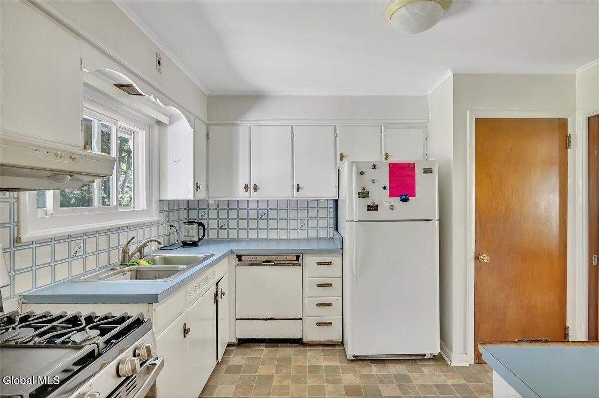 10 Eastland Avenue Gloversville NY 12078