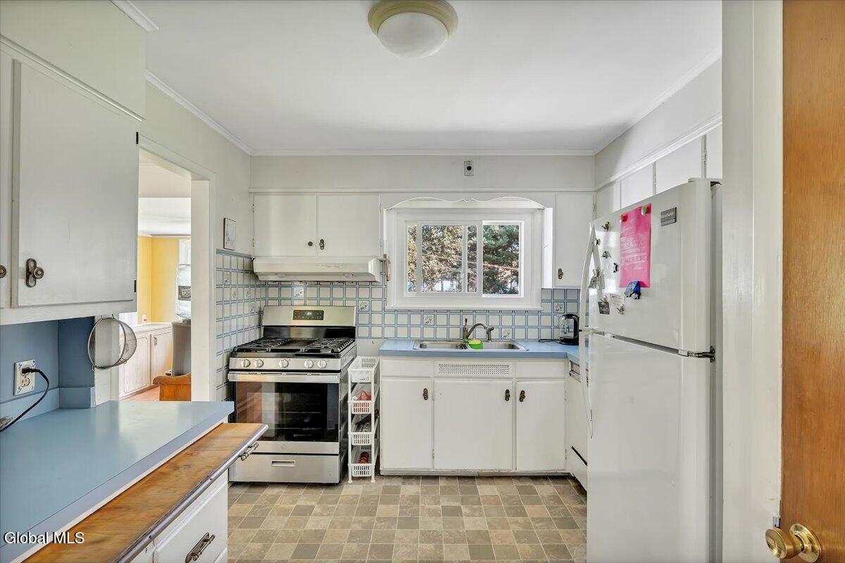10 Eastland Avenue Gloversville NY 12078