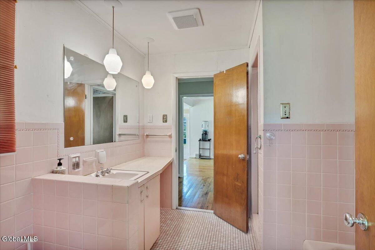 10 Eastland Avenue Gloversville NY 12078