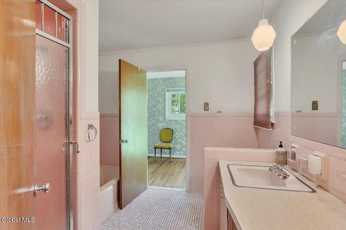 10 Eastland Avenue Gloversville NY 12078