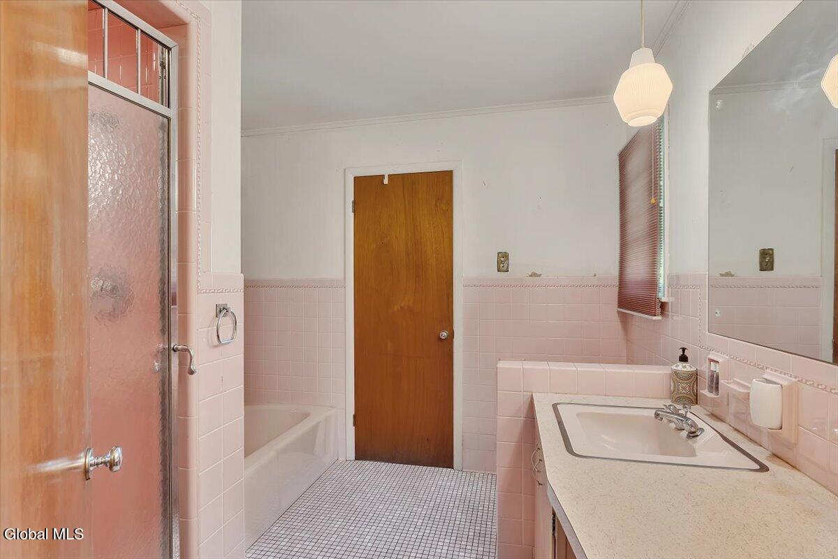 10 Eastland Avenue Gloversville NY 12078