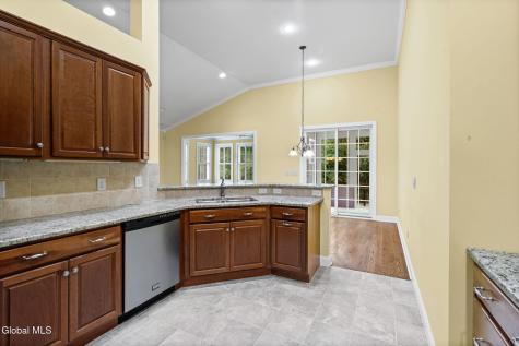 19 Braxton Court Waterford NY 12188