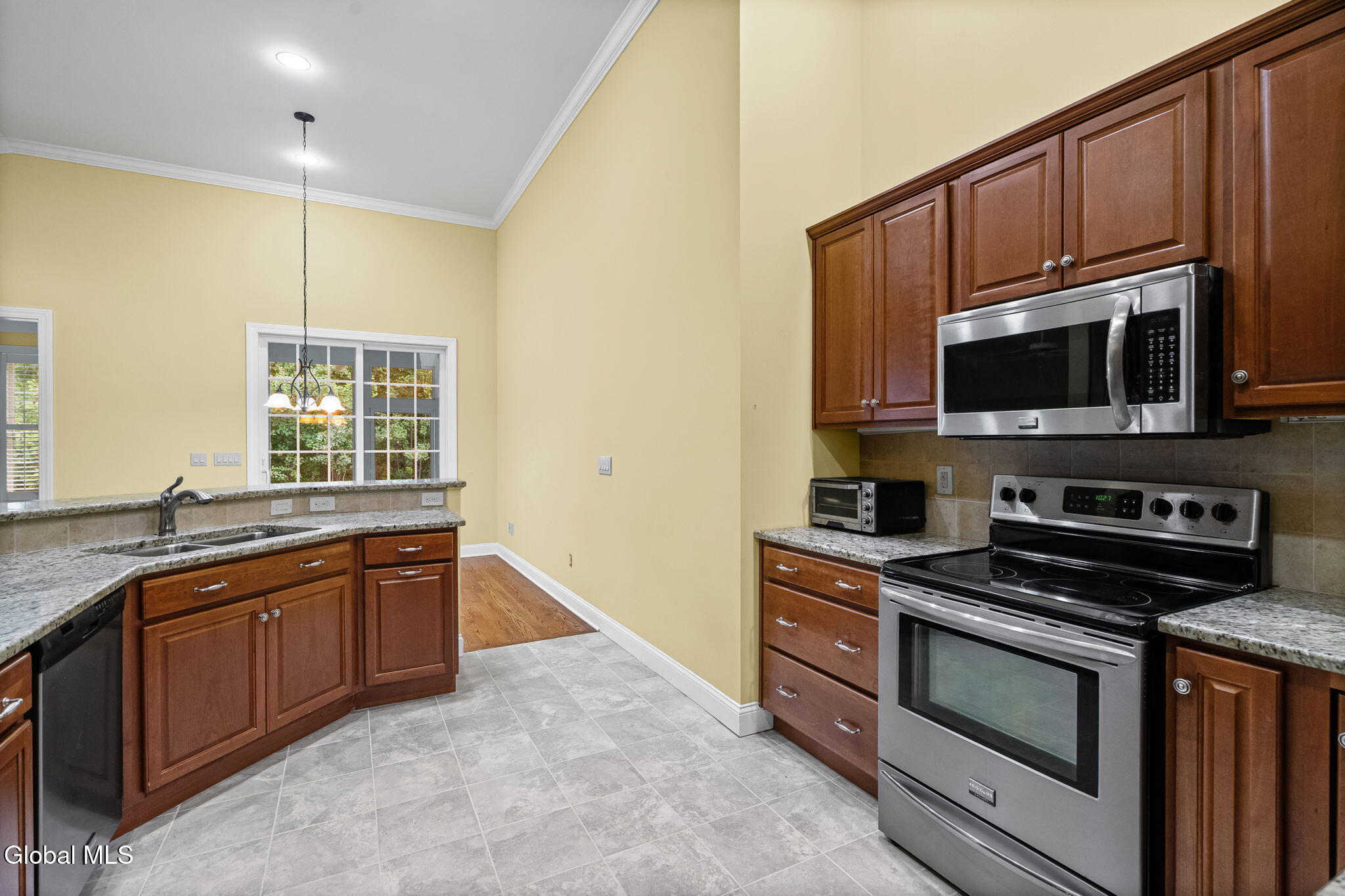 19 Braxton Court Waterford NY 12188