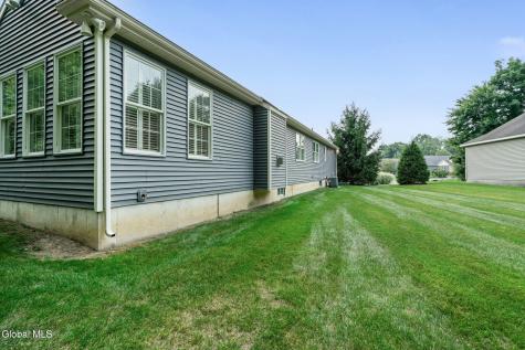 19 Braxton Court Waterford NY 12188