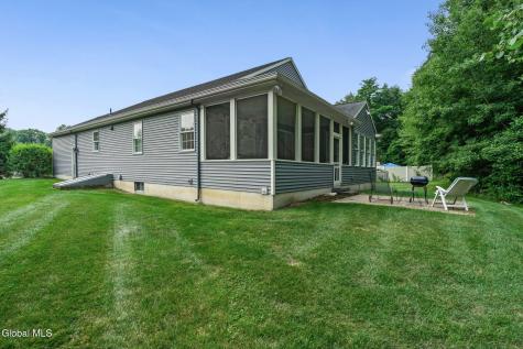 19 Braxton Court Waterford NY 12188