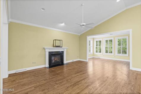 19 Braxton Court Waterford NY 12188
