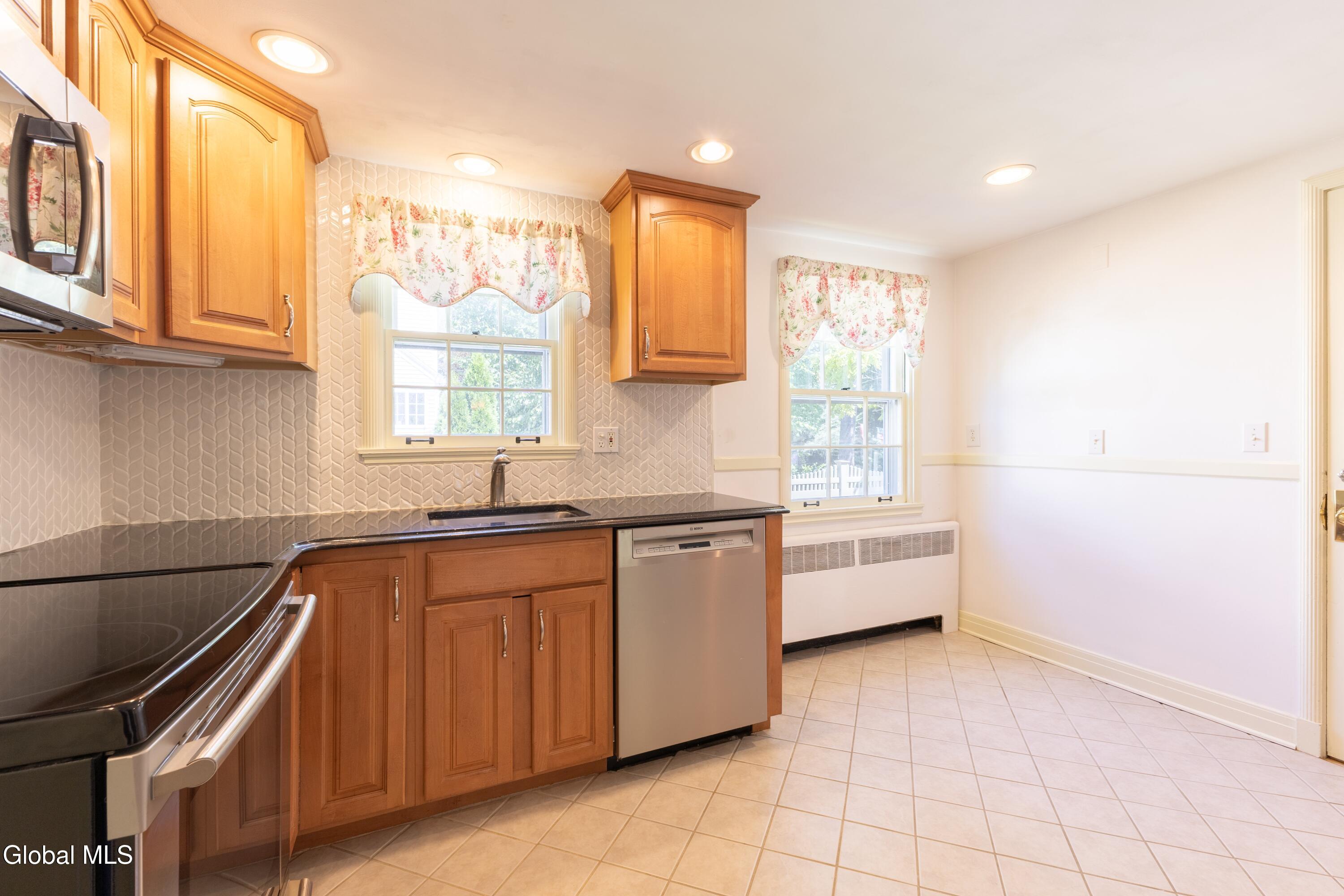 28 Douglas Road Delmar NY 12054