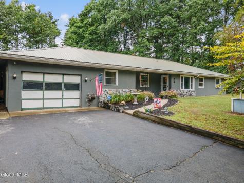8 Michael Road Moreau NY 12828