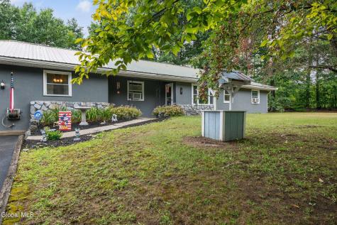 8 Michael Road Moreau NY 12828