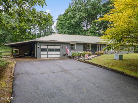 8 Michael Road Moreau NY 12828