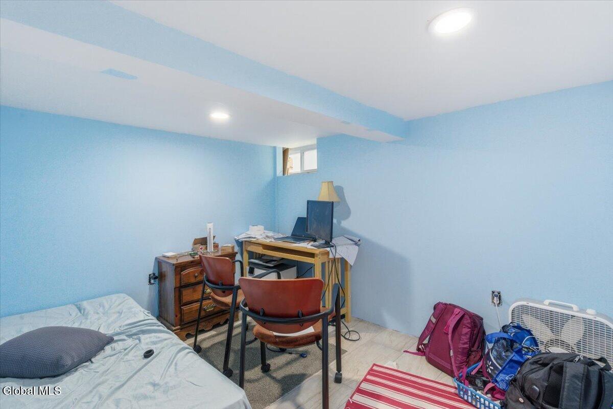 18 Roberts Lane Colonie NY 12110
