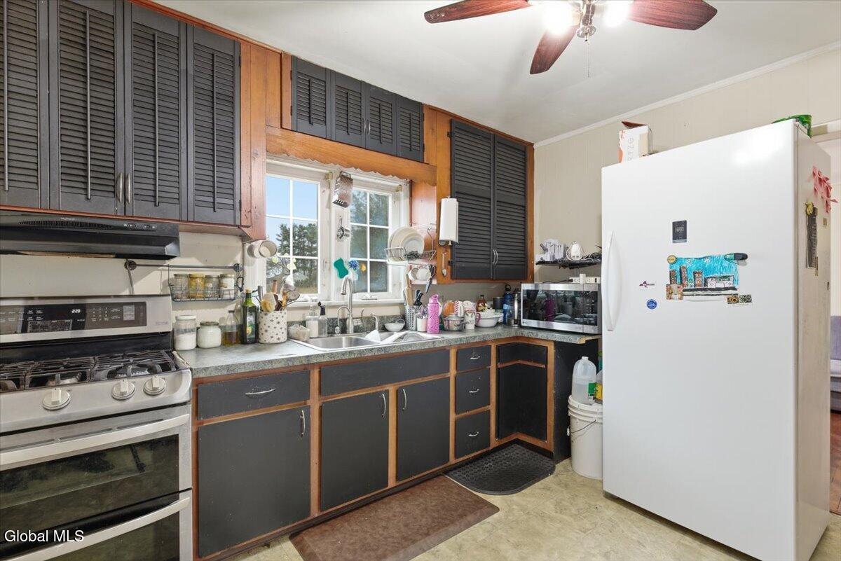 18 Roberts Lane Colonie NY 12110