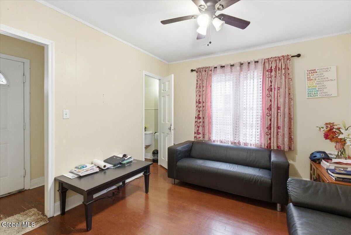 18 Roberts Lane Colonie NY 12110