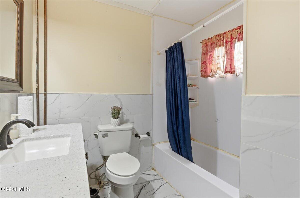 18 Roberts Lane Colonie NY 12110