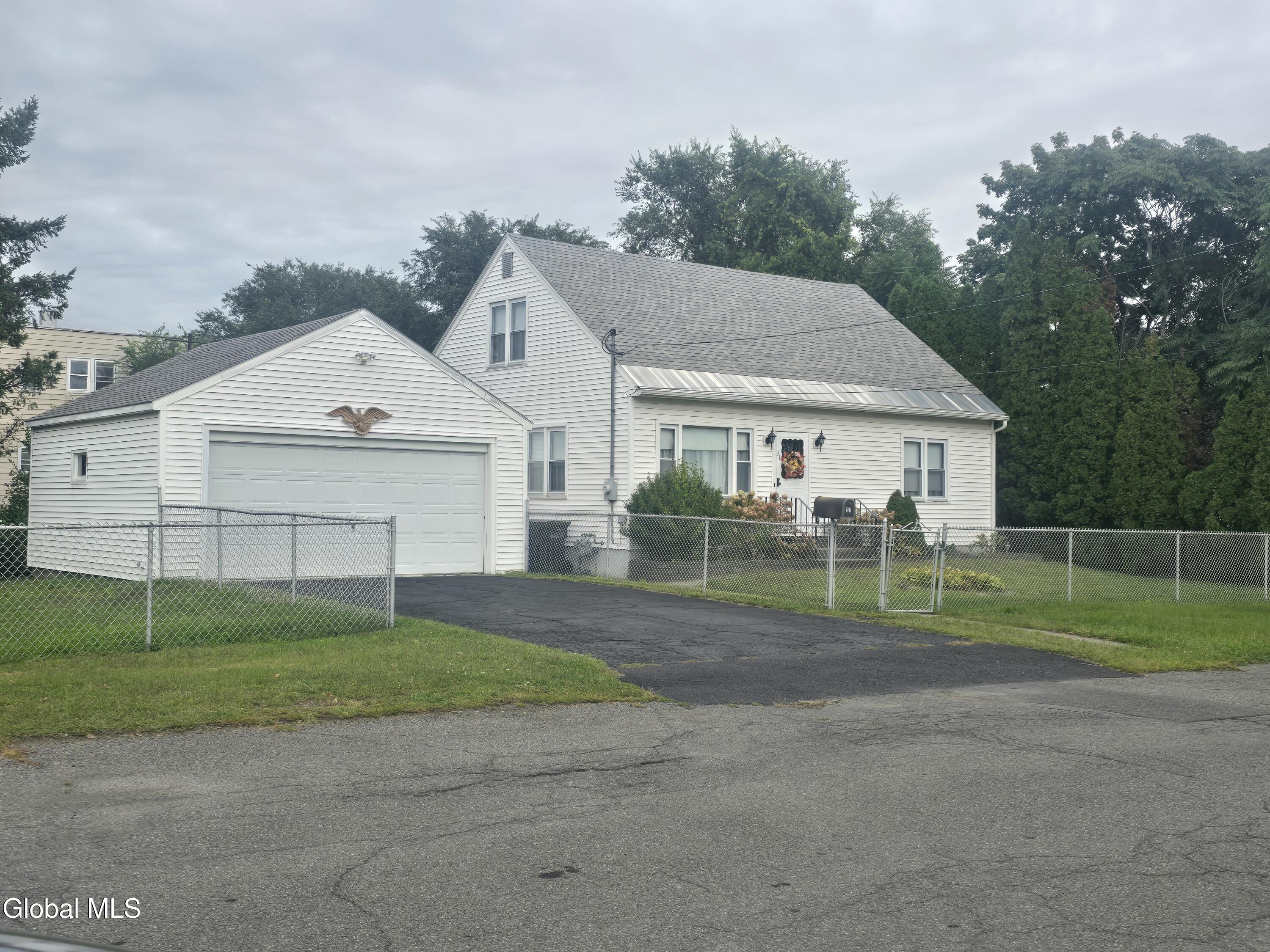 31 Breslin Avenue Cohoes NY 12047
