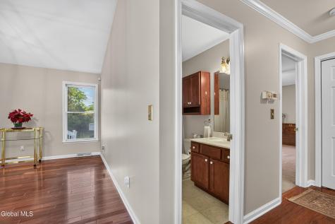 1118 Clute Crest Lane Niskayuna NY 12309