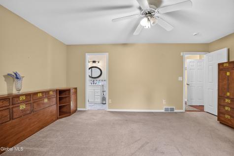 1118 Clute Crest Lane Niskayuna NY 12309