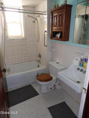 50 Saratoga Avenue Waterford NY 12188