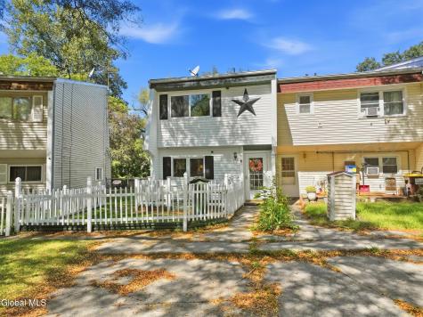 6 Tenandaho Lane Mechanicville NY 12118