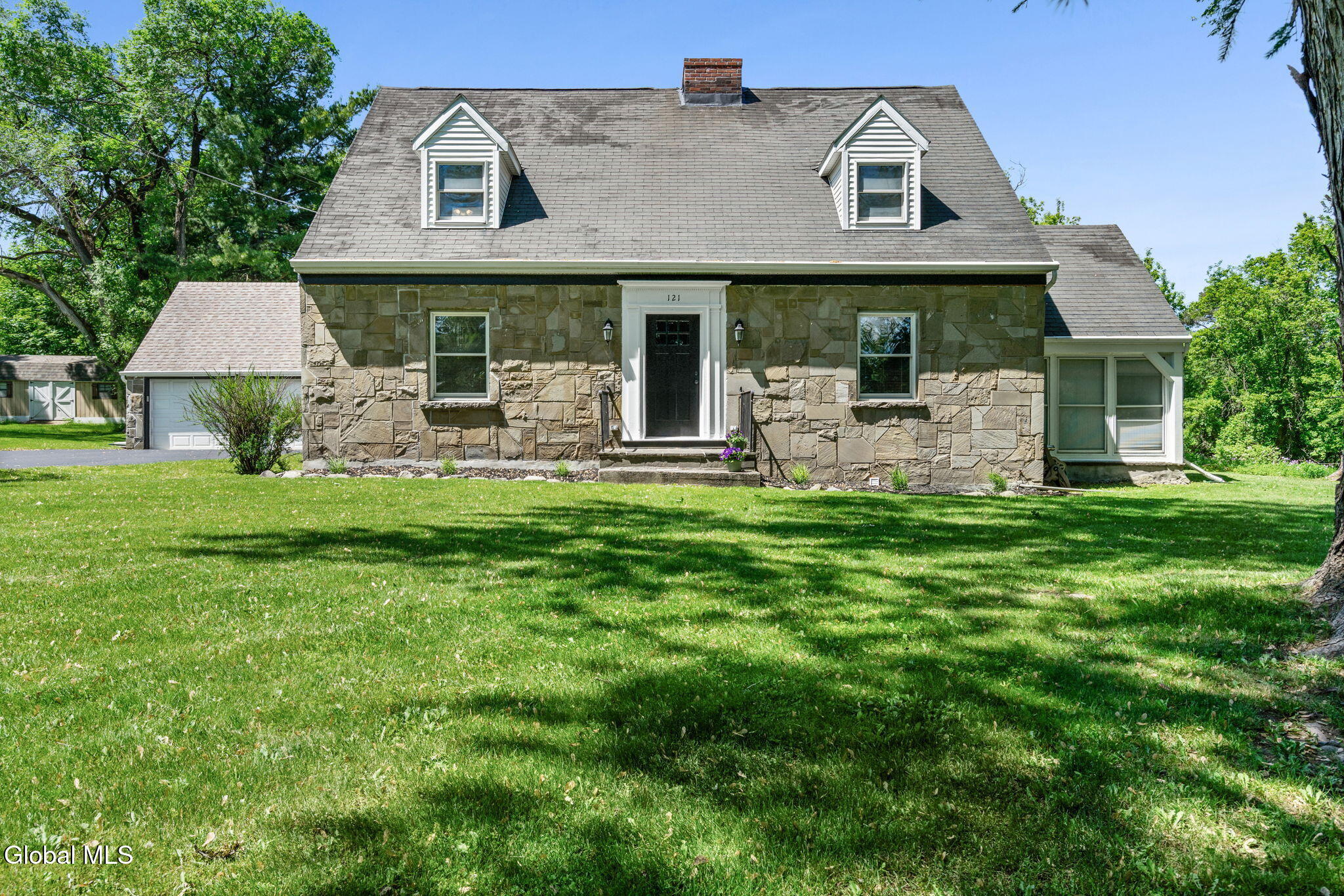 121 Maltbie Drive Amsterdam NY 12010