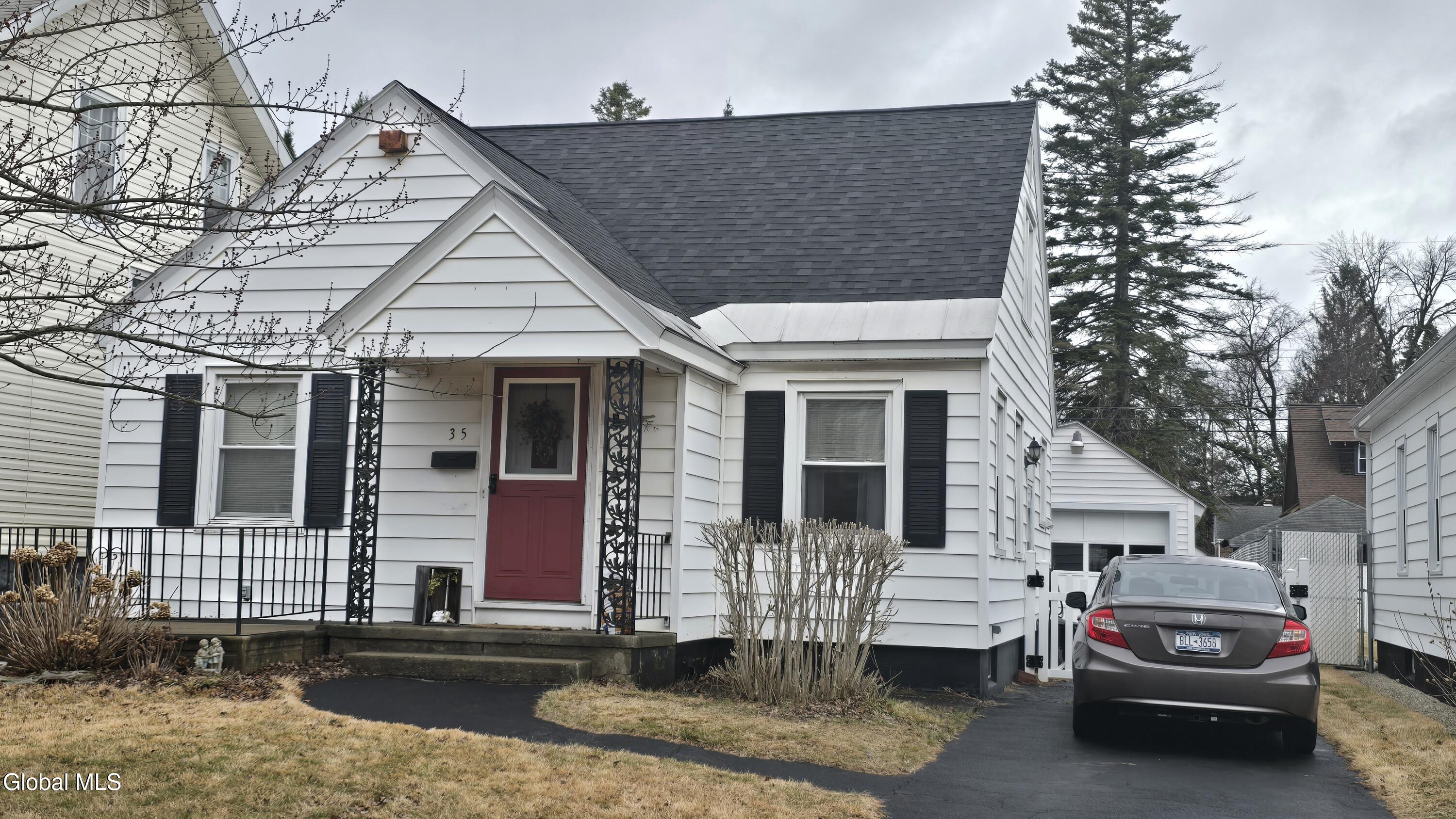 35 Eastholm Road Schenectady NY 12304