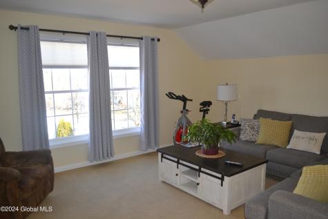 15 Lilac Lane Latham NY 12110