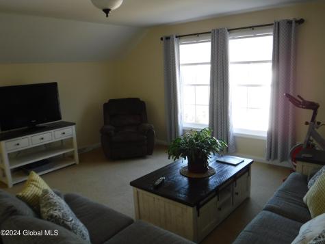 15 Lilac Lane Latham NY 12110