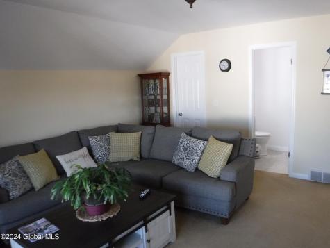15 Lilac Lane Latham NY 12110
