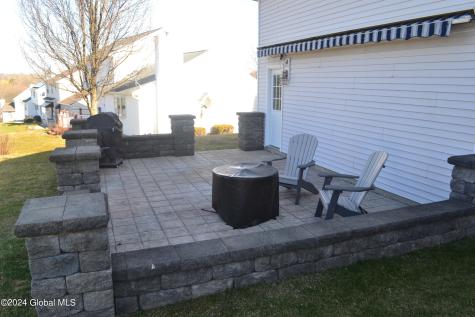 15 Lilac Lane Latham NY 12110
