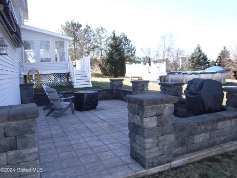 15 Lilac Lane Latham NY 12110
