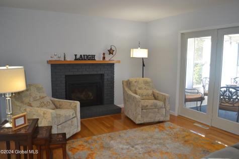 15 Lilac Lane Latham NY 12110