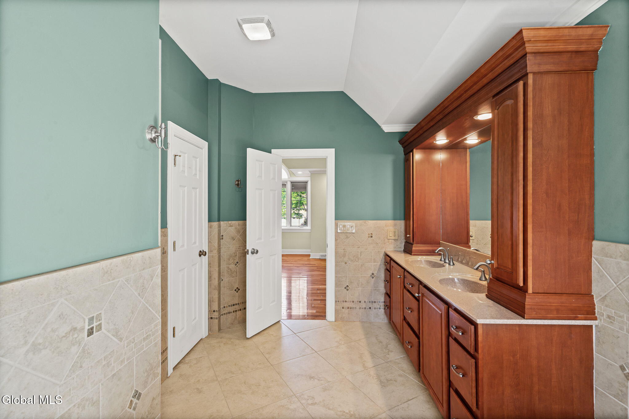 19 Skyline Drive Latham NY 12110