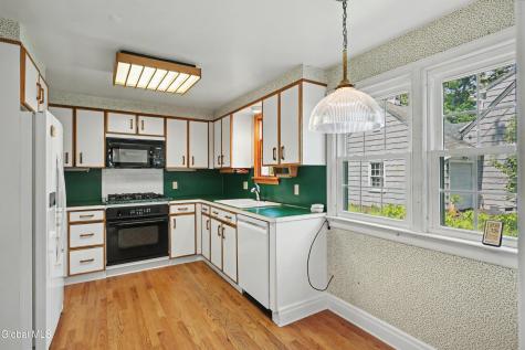 1555 Dean Street Niskayuna NY 12309