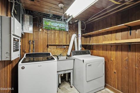 1555 Dean Street Niskayuna NY 12309