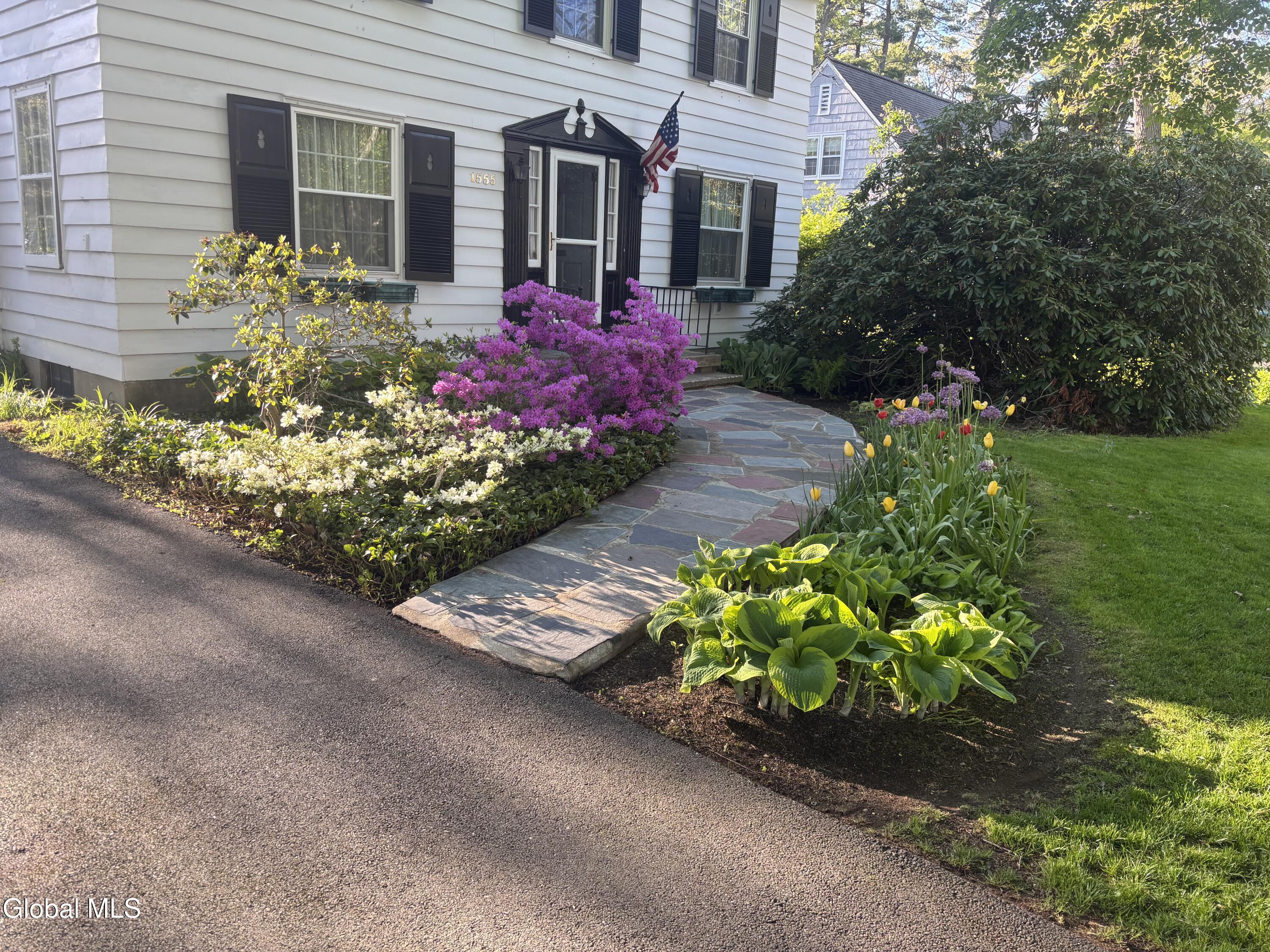 1555 Dean Street Niskayuna NY 12309